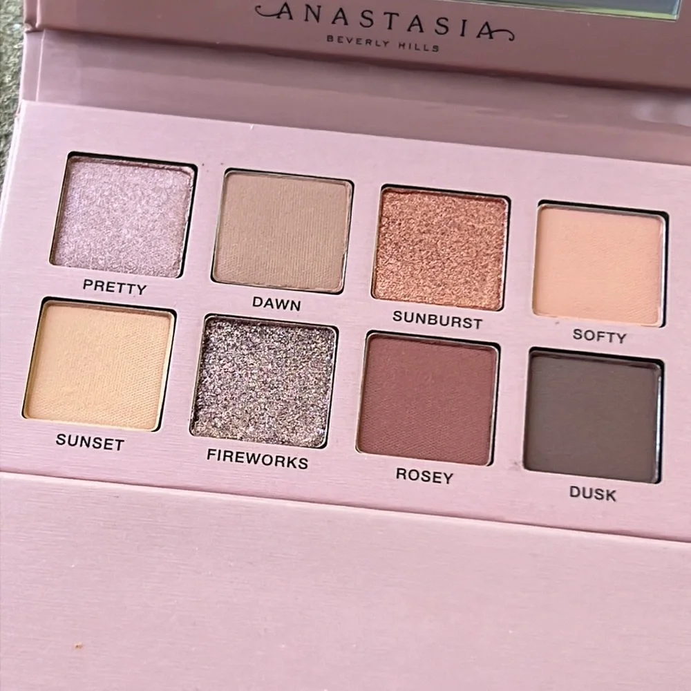 🍭🎭Anastasia Beverly Hills Glam To Glow Palette